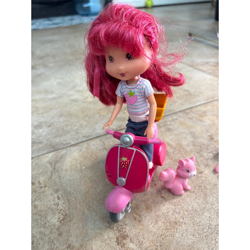 Strawberry Shortcake Berry Sweet Scooter Playset w/ Custard Cat Vintage - Picture 4 of 6